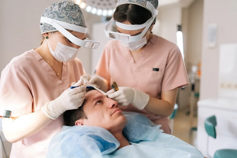 Step-by-step Hair Transplant in Ahmedabad procedure diagram.